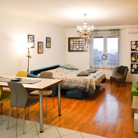 Lungo Mare Apartment Pula Exterior photo