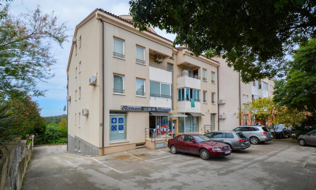 Lungo Mare Apartment Pula Exterior photo