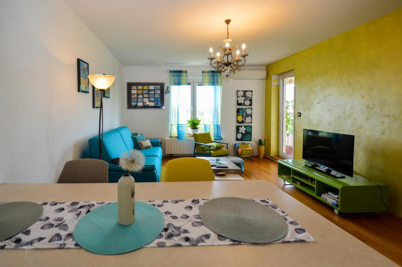 Lungo Mare Apartment Pula Exterior photo