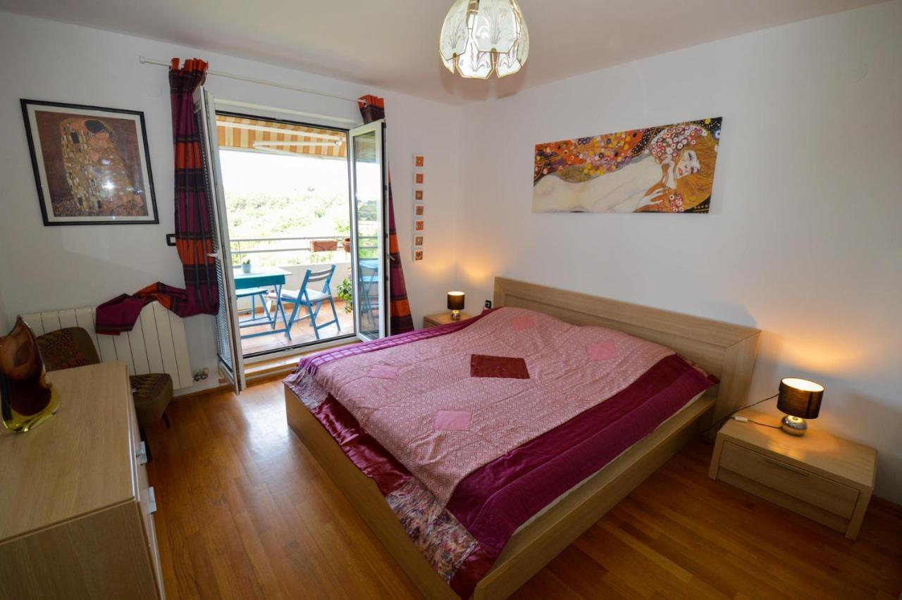 Lungo Mare Apartment Pula Exterior photo