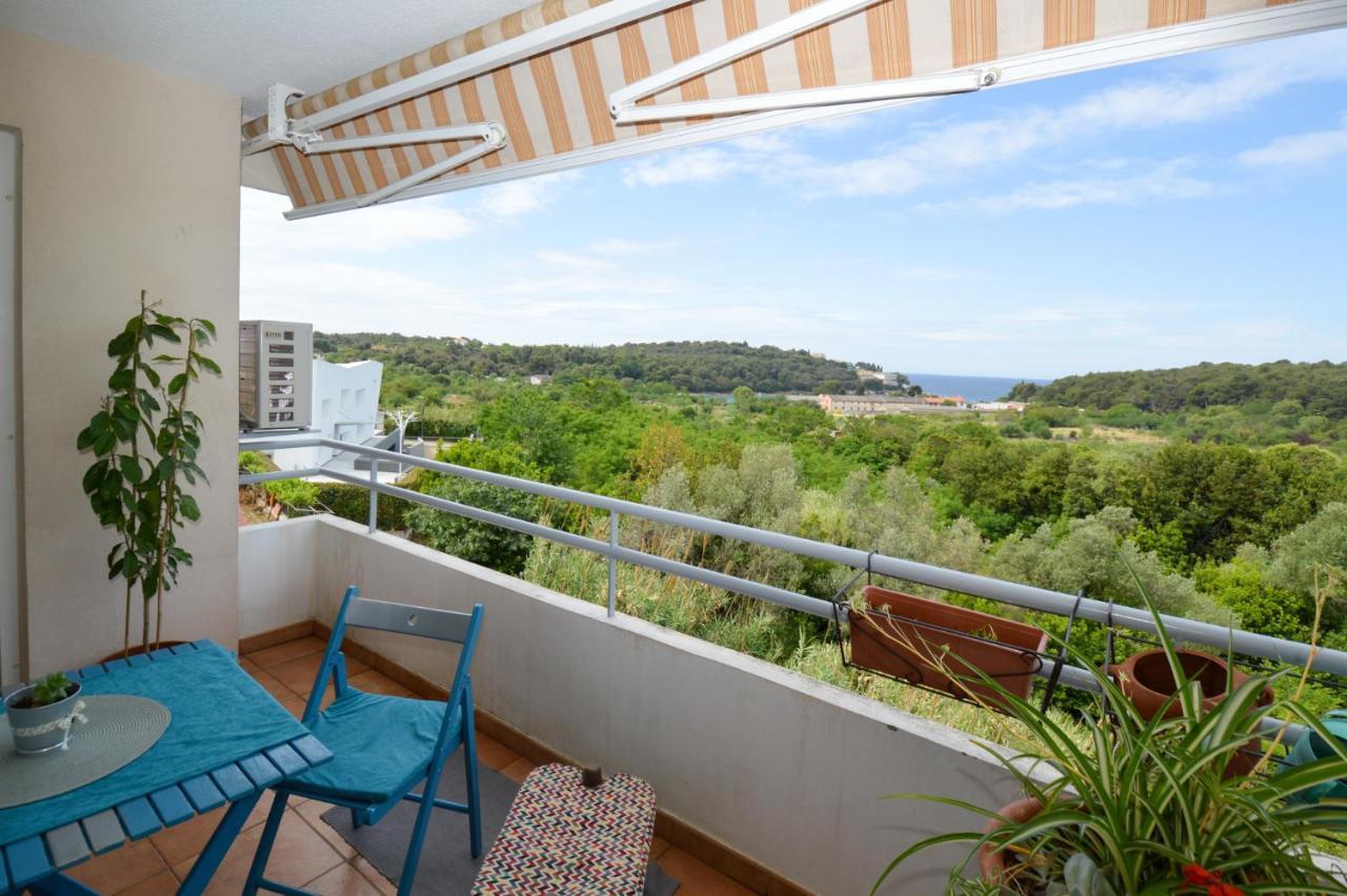 Lungo Mare Apartment Pula Exterior photo