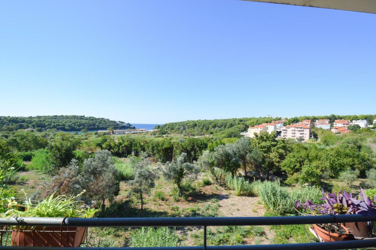Lungo Mare Apartment Pula Exterior photo